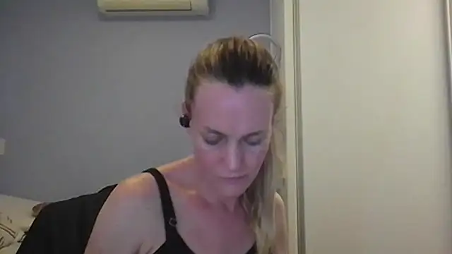 Annylove1 online show from December 3, 12:29 am