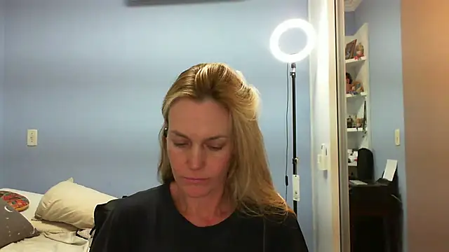 Annylove1 online show from April 7, 12:38 pm