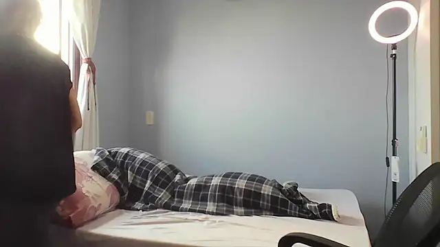 Annylove1 online show from April 14, 12:33 pm