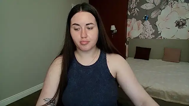 Snapshot of Roxie_Bradley chatting on June 2, 5:31 am Roxie Bradley online show from June 2, 5:31 am