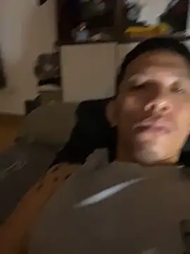 Snapshot of xlovercum chatting on February 10, 6:01 pm xlovercum online show from February 10, 6:01 pm