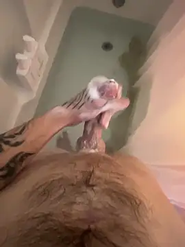 Snapshot of ThatTattooedGuy chatting on November 7, 6:35 am ThatTattooedGuy online show from November 7, 6:35 am