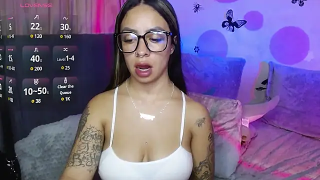 Snapshot of Cata_cortes chatting on February 21, 6:07 am Cata cortes online show from February 21, 6:07 am