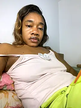 Snapshot of _yisela_ chatting on October 30, 12:34 am yisela online show from October 30, 12:34 am