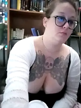 Snapshot of edgexchaos chatting on November 15, 1:51 pm edgexchaos online show from November 15, 1:51 pm