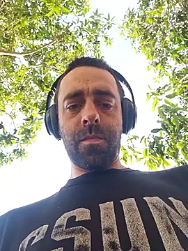 Snapshot of BigDickRickyB69 chatting on November 10, 11:15 pm BigDickRickyB69 online show from November 10, 11:15 pm