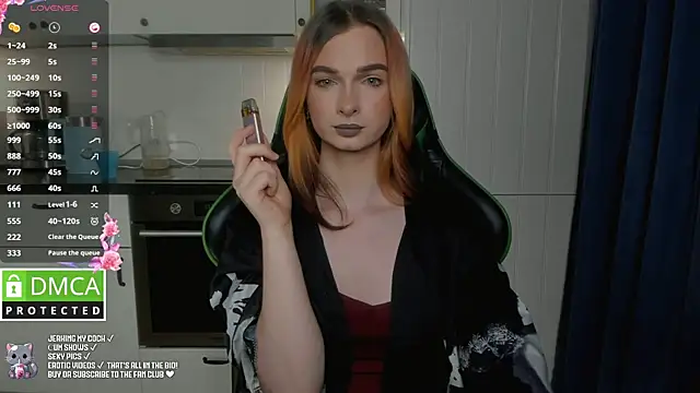 Snapshot of Lee_Loo chatting on February 3, 3:17 pm Lee Loo online show from February 3, 3:17 pm