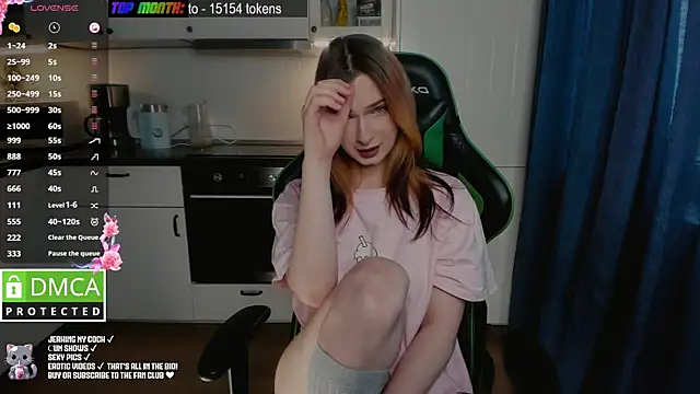 Snapshot of Lee_Loo chatting on February 27, 12:45 pm Lee Loo online show from February 27, 12:45 pm