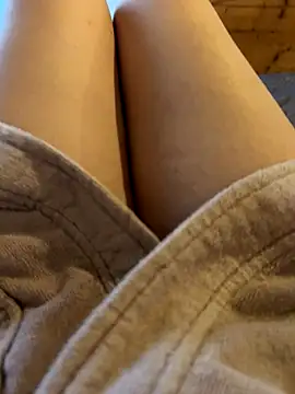 Snapshot of sweetmystery1 chatting on November 18, 10:31 am sweetmystery1 online show from November 18, 10:31 am