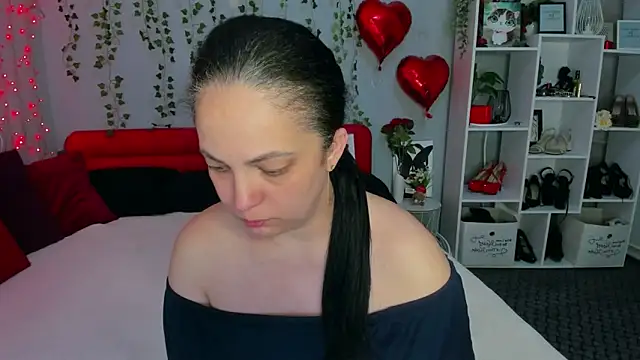 DarlingMilf online show from April 17, 6:55 pm