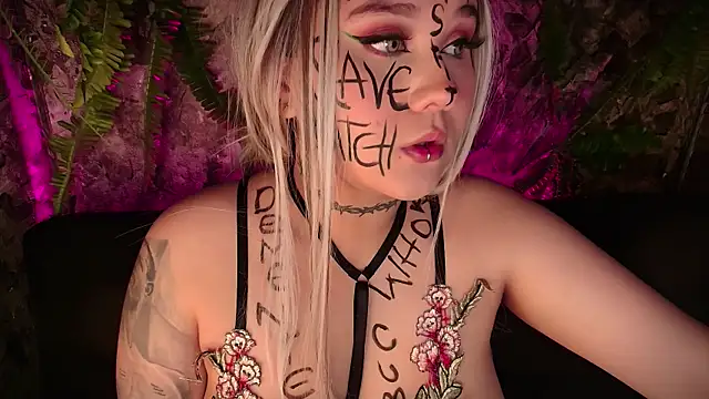 Snapshot of Laura_takint chatting on December 19, 5:08 pm Laura takint online show from December 19, 5:08 pm