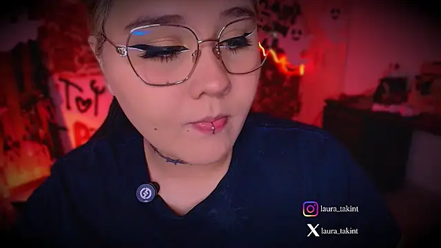 Snapshot of Laura_takint chatting on October 3, 9:12 pm Laura takint online show from October 3, 9:12 pm
