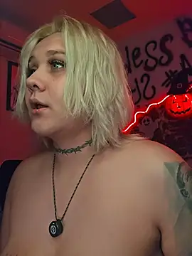 Snapshot of Laura_takint chatting on October 19, 4:35 am Laura takint online show from October 19, 4:35 am