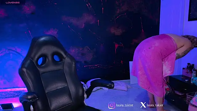 Laura takint online show from January 13, 7:19 pm