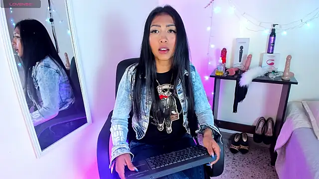 Snapshot of Tracy_lambo chatting on October 15, 12:22 am Tracy lambo online show from October 15, 12:22 am