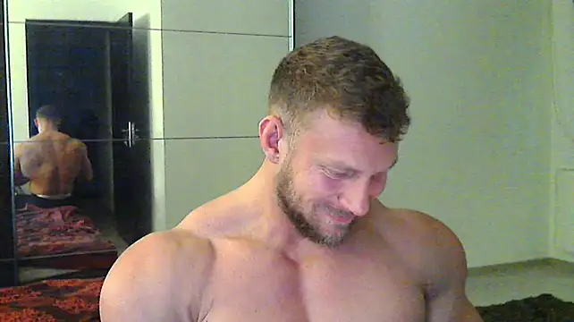 Snapshot of muscularkevin chatting on December 16, 2:16 pm muscularkevin online show from December 16, 2:16 pm