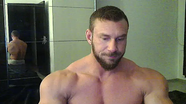Snapshot of muscularkevin chatting on November 18, 4:39 am muscularkevin online show from November 18, 4:39 am