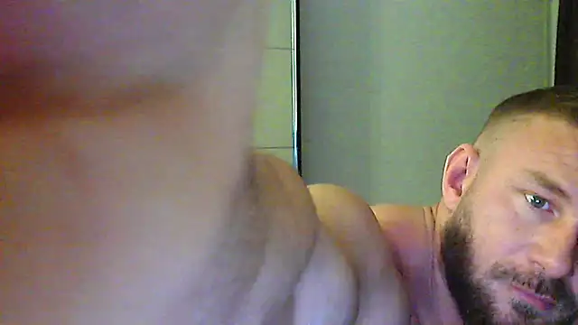 Snapshot of muscularkevin chatting on December 16, 5:01 am muscularkevin online show from December 16, 5:01 am