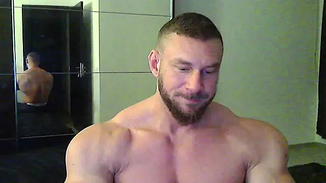 Snapshot of muscularkevin chatting on December 18, 4:29 am muscularkevin online show from December 18, 4:29 am
