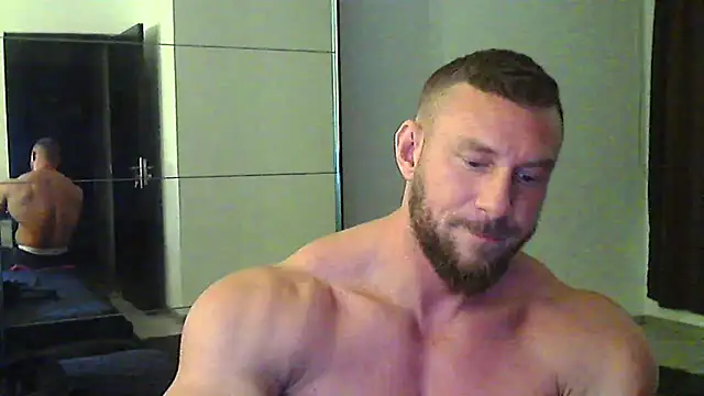 Snapshot of muscularkevin chatting on December 19, 5:03 am muscularkevin online show from December 19, 5:03 am