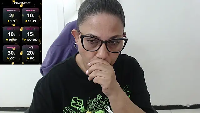 Snapshot of Katha_Marck chatting on December 14, 12:43 pm Katha Marck online show from December 14, 12:43 pm