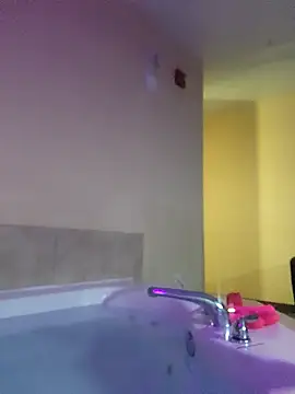 Snapshot of Hotredheadandtoungelasher chatting on October 21, 10:38 am Hotredheadandtoungelasher online show from October 21, 10:38 am