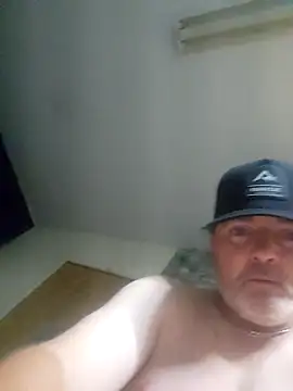 Snapshot of Hotredheadandtoungelasher chatting on October 25, 9:17 am Hotredheadandtoungelasher online show from October 25, 9:17 am