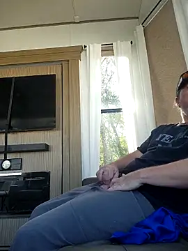 Snapshot of Hotredheadandtoungelasher chatting on November 17, 4:13 pm Hotredheadandtoungelasher online show from November 17, 4:13 pm