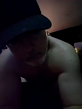 Snapshot of Hotredheadandtoungelasher chatting on December 22, 10:12 am Hotredheadandtoungelasher online show from December 22, 10:12 am