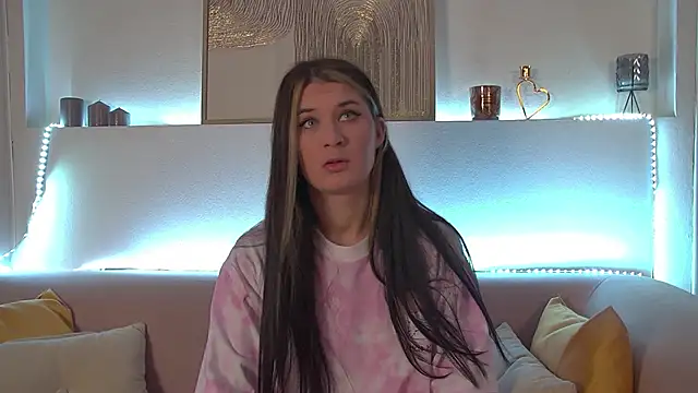 RachelSimpson online show from February 23, 6:23 pm