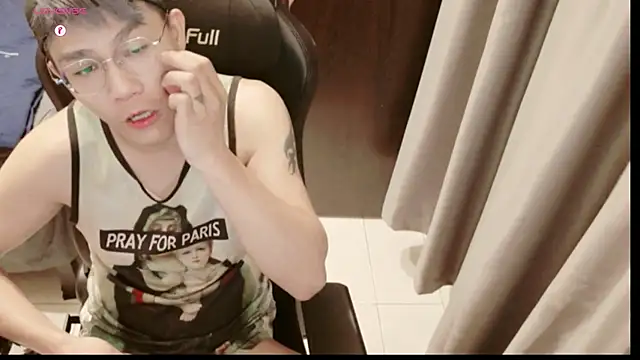 Snapshot of Canto-Dvng chatting on October 4, 8:45 am Canto-Dvng online show from October 4, 8:45 am