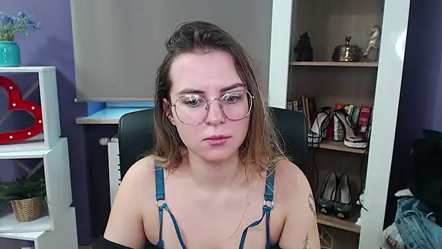 Zoey Erotic online show from December 3, 9:00 am