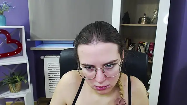 Zoey Erotic online show from December 10, 9:33 am