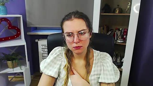 Zoey Erotic online show from December 16, 9:03 am
