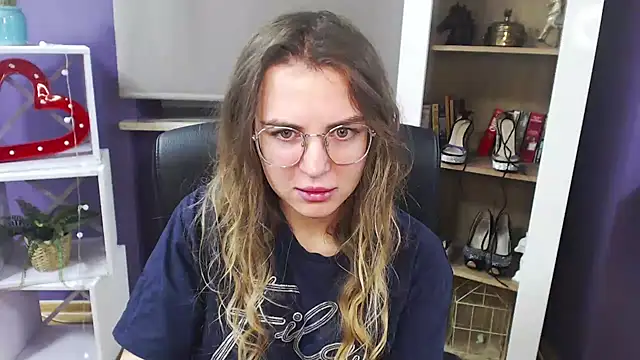 Zoey Erotic online show from December 19, 5:40 am