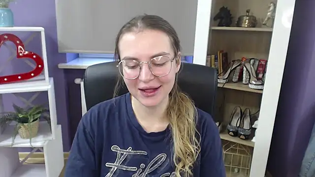 Zoey Erotic online show from December 20, 8:38 am