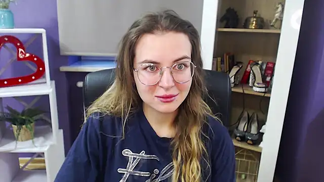 Zoey Erotic online show from December 21, 7:24 am