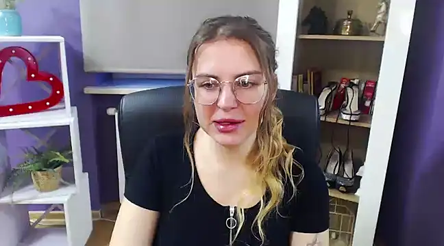 Zoey Erotic online show from December 23, 7:17 am