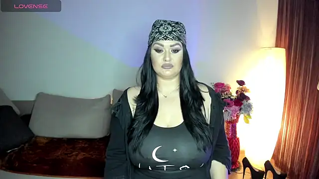 Laura sinner online show from January 25, 8:00 pm