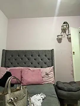 Snapshot of Kataliina chatting on February 9, 10:54 pm Kataliina online show from February 9, 10:54 pm