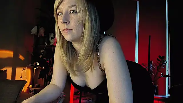 Snapshot of 5_in_one chatting on December 17, 8:01 am 5 in one online show from December 17, 8:01 am