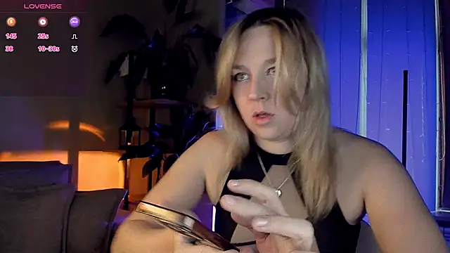 Snapshot of 5_in_one chatting on October 18, 4:59 am 5 in one online show from October 18, 4:59 am