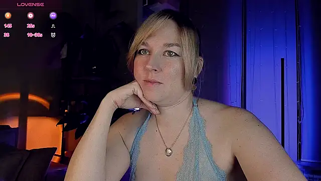 Snapshot of 5_in_one chatting on October 24, 4:20 am 5 in one online show from October 24, 4:20 am