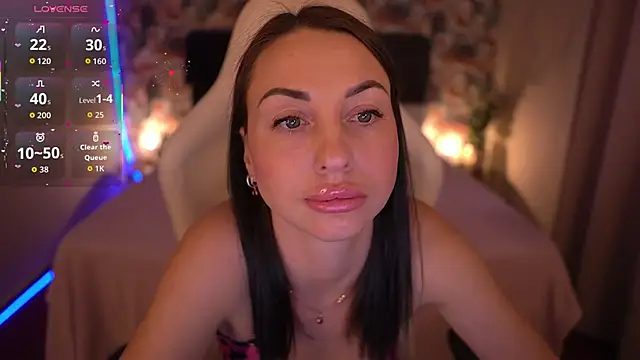 Snapshot of KristiiMax chatting on November 18, 10:31 am KristiiMax online show from November 18, 10:31 am