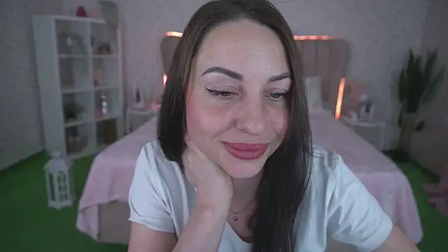 KristiiMax online show from April 21, 4:56 pm