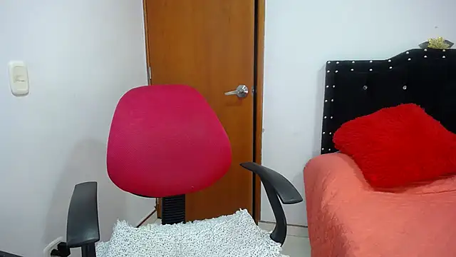 Snapshot of Ursulawhite69 chatting on January 14, 3:43 am Ursulawhite69 online show from January 14, 3:43 am