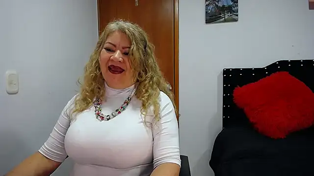 Snapshot of Ursulawhite69 chatting on January 26, 3:59 am Ursulawhite69 online show from January 26, 3:59 am