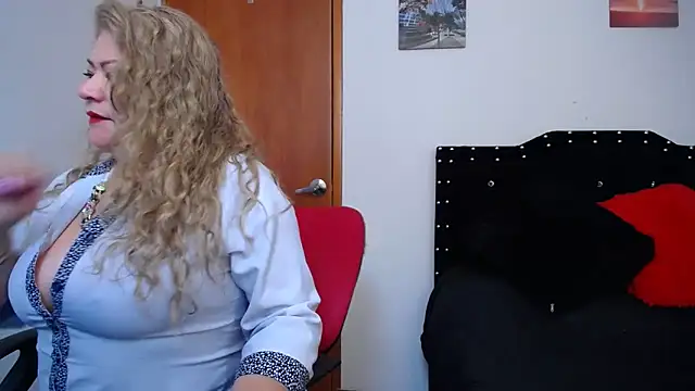 Snapshot of Ursulawhite69 chatting on January 27, 3:07 pm Ursulawhite69 online show from January 27, 3:07 pm