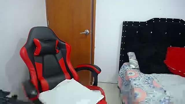 Snapshot of Ursulawhite69 chatting on October 27, 4:00 pm Ursulawhite69 online show from October 27, 4:00 pm