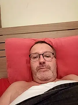 Snapshot of mike9473 chatting on October 27, 9:19 pm mike9473 online show from October 27, 9:19 pm